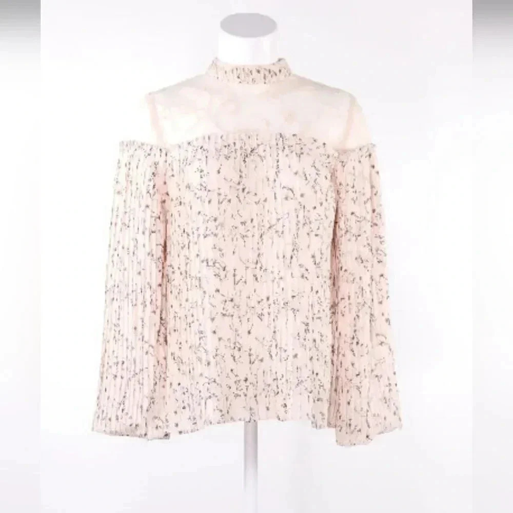 NWT Moon River FloralāLace PleatedāTop